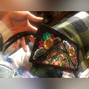 Gorgeous vintage embroidered zippered wristlet